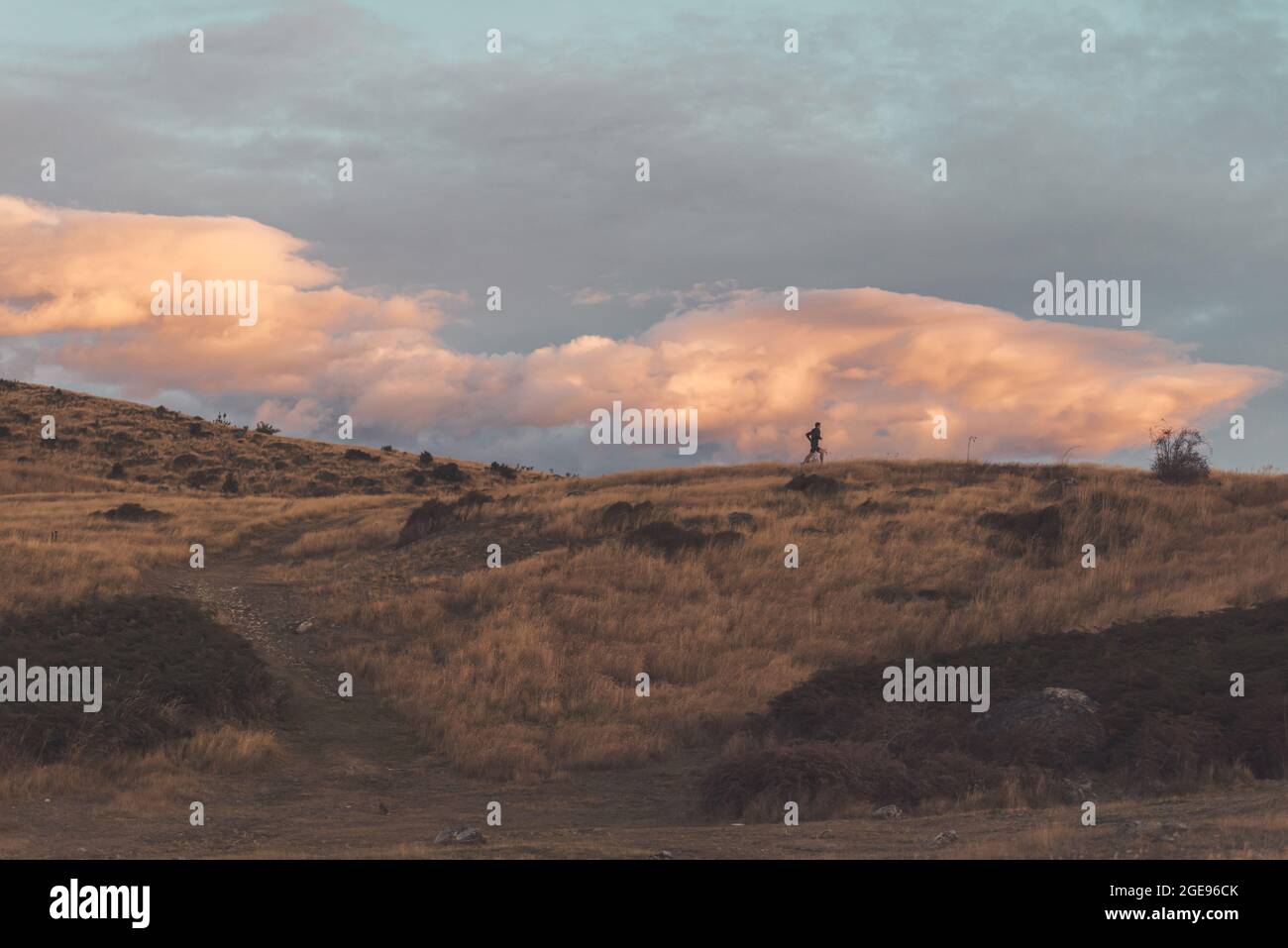 Menschliche Silhouette bei Sonnenuntergang Stockfoto