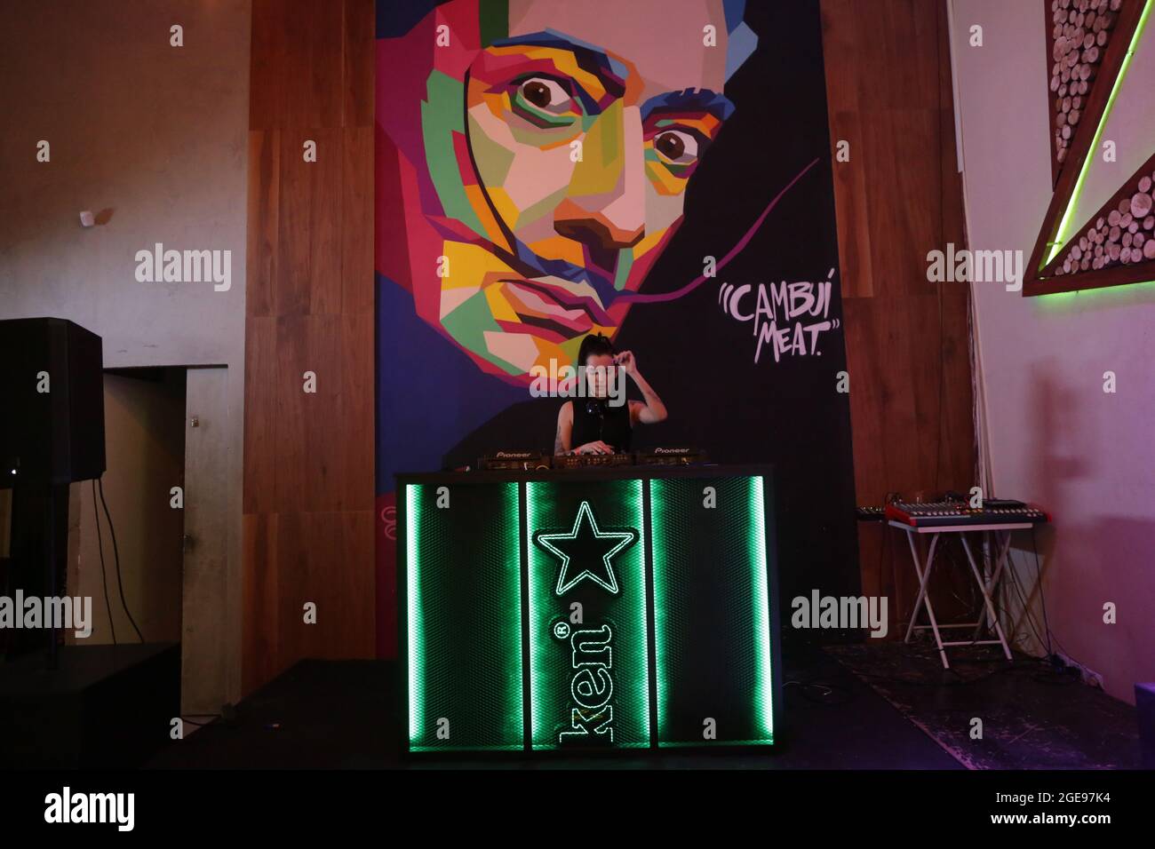 Campinas, Brasilien. August 2021. Die Gemeinde Campinas (SP) veröffentlichte am Dienstag (17) das Dekret, das die größte Flexibilität des Plans von São Paulo seit Beginn der neuen Coronavirus-Pandemie festlegt. Nach den neuen Regeln können Bars, Restaurants, Geschäfte und Dienstleistungen in Campinas mit einer Auslastung von 100 % betrieben werden, sofern die Mindestentfernung von einem Meter eingehalten wird. Es gibt keine Betriebsstunden mehr. Die Maßnahme gilt bis zum 31. Oktober 2021. Kredit: Leandro Ferreira/FotoArena/Alamy Live Nachrichten Stockfoto