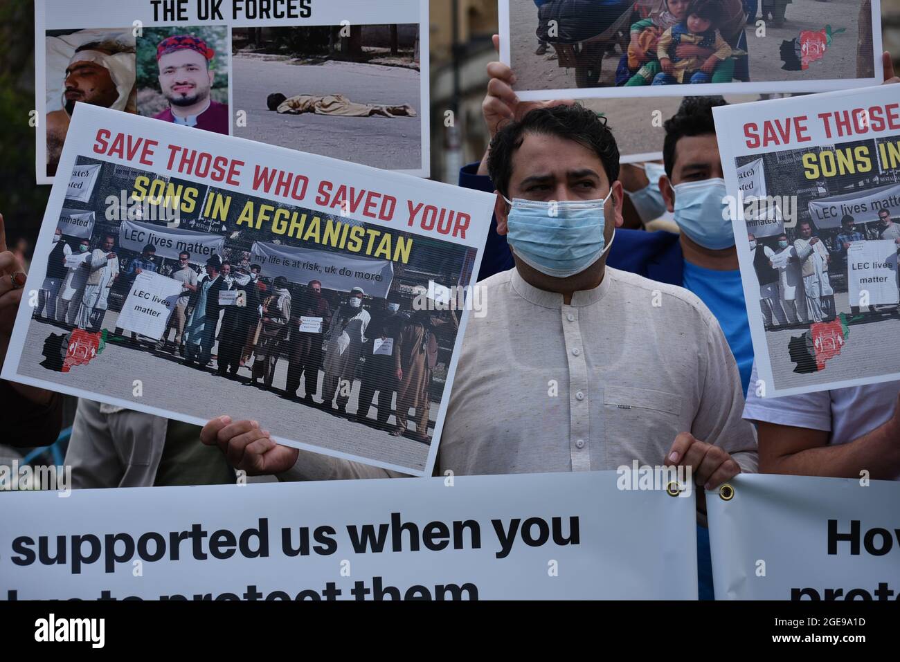 London, Großbritannien. 18. August 2021. Protest vor dem Londoner Parlament gegen die aktuellen Entwicklungen in Afghanistan und die Untätigkeit der Regierung. Quelle: Andrea Domeniconi/Alamy Live News Stockfoto