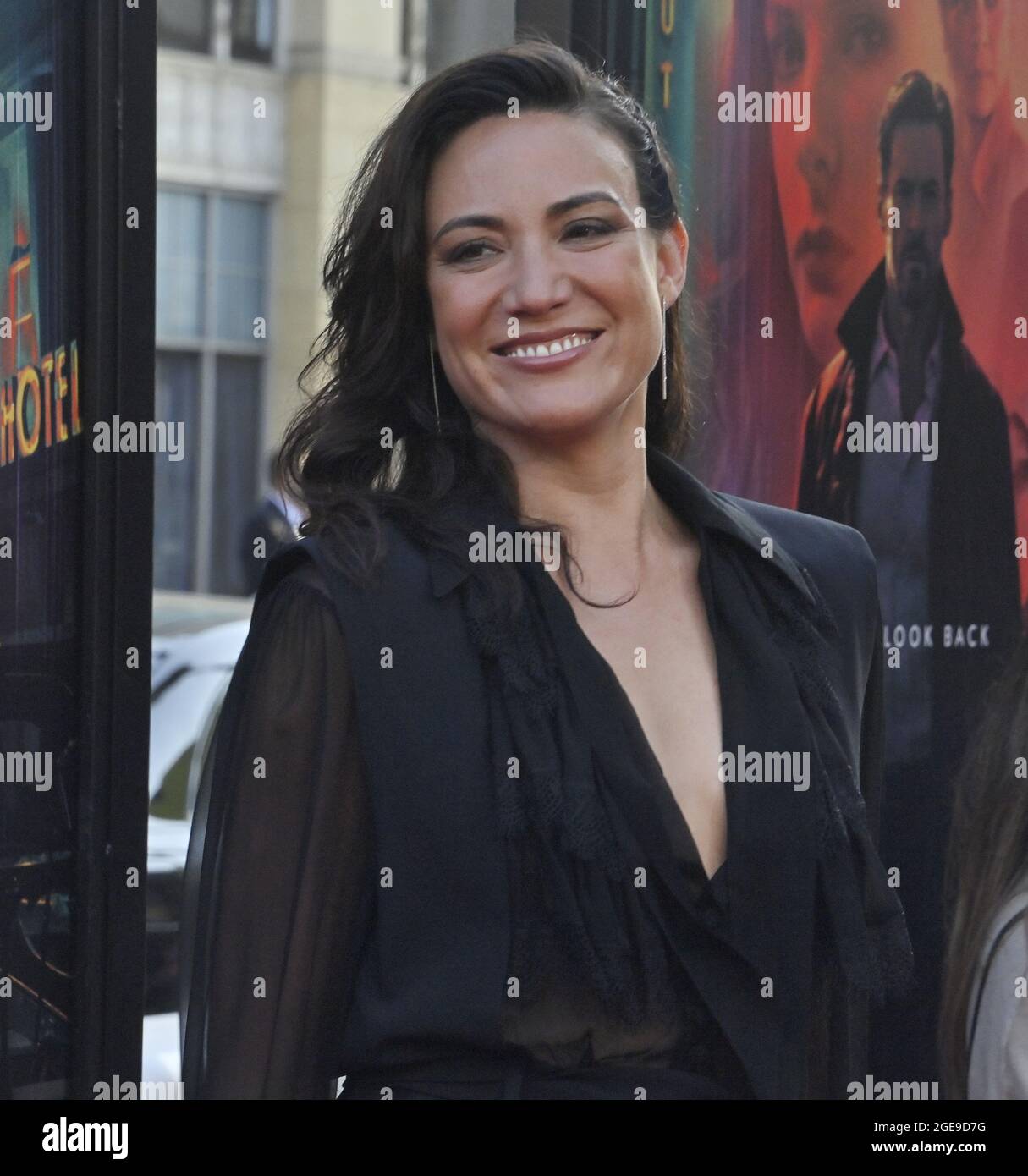 Los Angeles, Usa. August 2021. Die Autorin/Regisseurin/Produzentin Lisa Joy nimmt am Dienstag, den 17. August 2021, an der Premiere des Sci-Fi-Film-Thrillers 'Reminiscence' im TCL Chinese Theatre in der Hollywood-Sektion von Los Angeles Teil. Storyline: Nick Bister, ein Privatdetektiv des Geistes, navigiert durch die verführerische Welt der Vergangenheit, als sein Leben durch den neuen Kunden Mae verändert wird. Ein einfacher Fall wird zu einer Obsession, nachdem sie verschwindet und er darum kämpft, die Wahrheit über sie zu erfahren. Foto von Jim Ruymen/UPI Credit: UPI/Alamy Live News Stockfoto