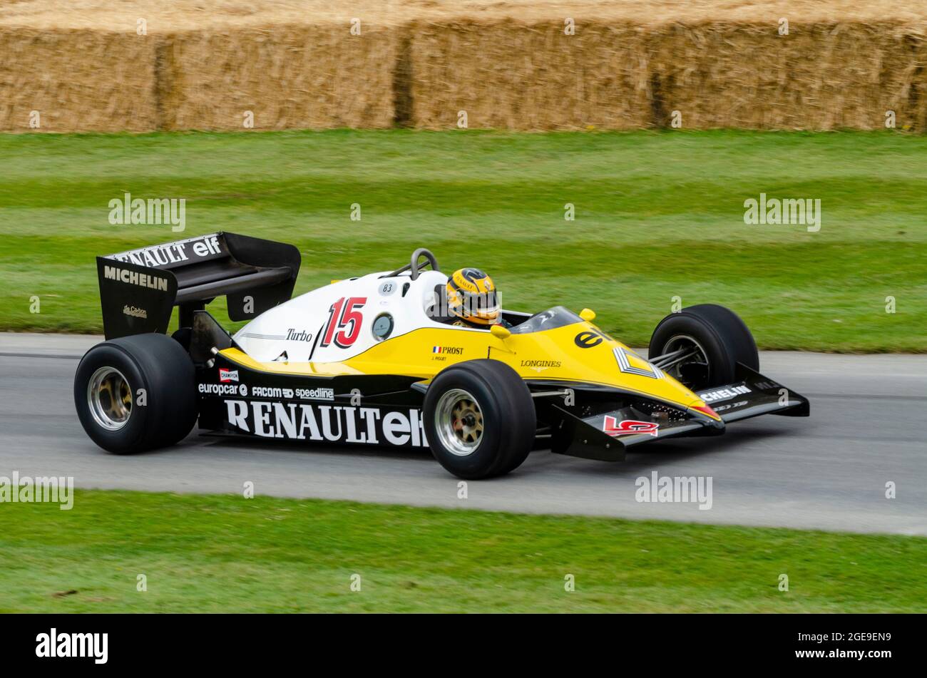 Renault RE40 Formel 1, Grand-Prix-Rennwagen beim Goodwood Festival of Speed-Rennsport 2014, der den Bergaufstieg hinauffährt. Prost Car der 1980er Jahre Stockfoto