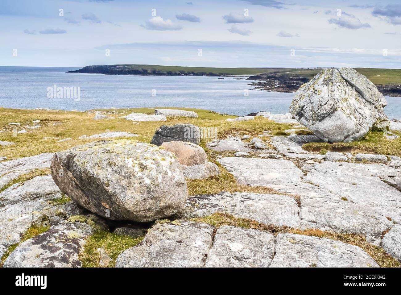 Dail Beag ist einer der malerischsten Strände in Lewis. Sand, Felsen, Klippen und ein Meer stac am späten Nachmittag und bei Sonnenuntergang bieten ideale oppourtuni Stockfoto