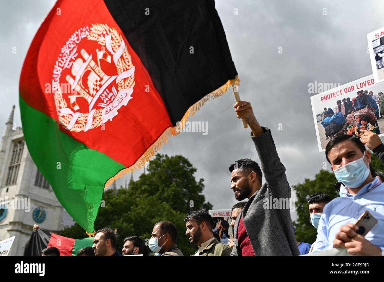 London, Großbritannien. 18. August 2021. Protest vor dem Londoner Parlament gegen die aktuellen Entwicklungen in Afghanistan und die Untätigkeit der Regierung. Quelle: Andrea Domeniconi/Alamy Live News Stockfoto