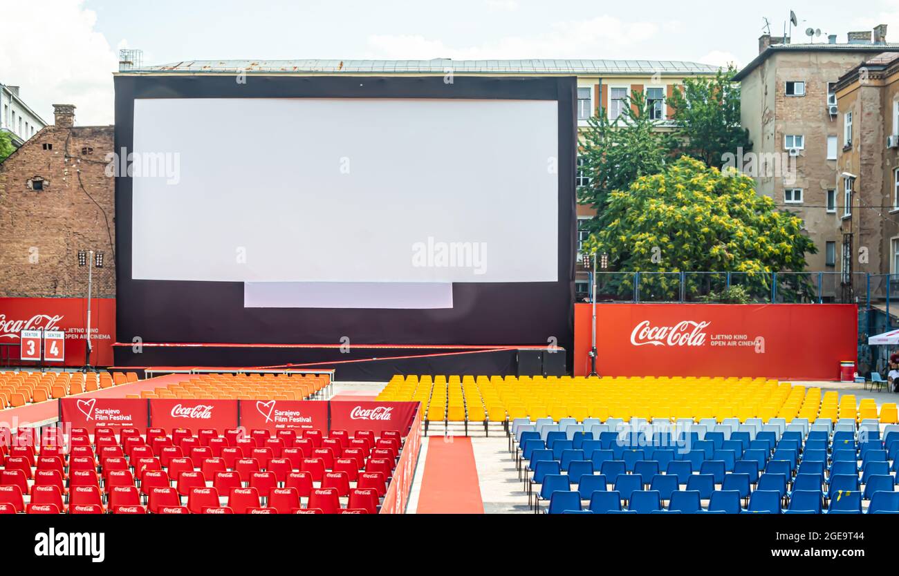 Open-Air-Kino Metalac wird für Sarajevo Film Festival 2021 vorbereitet Stockfoto