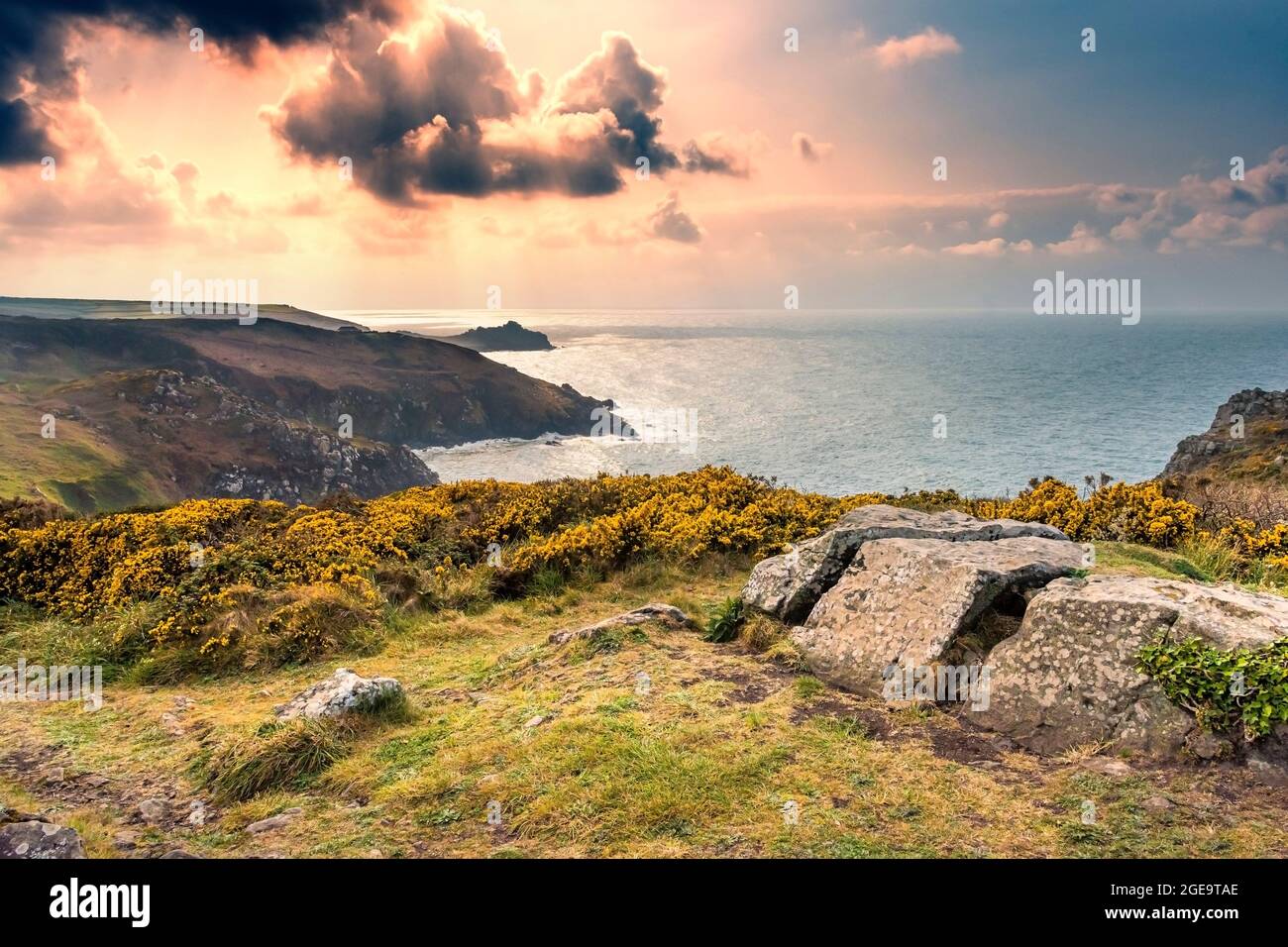 Abendlicht über Gurnards Head an der Küste von West Penwith in Cornwall. Stockfoto