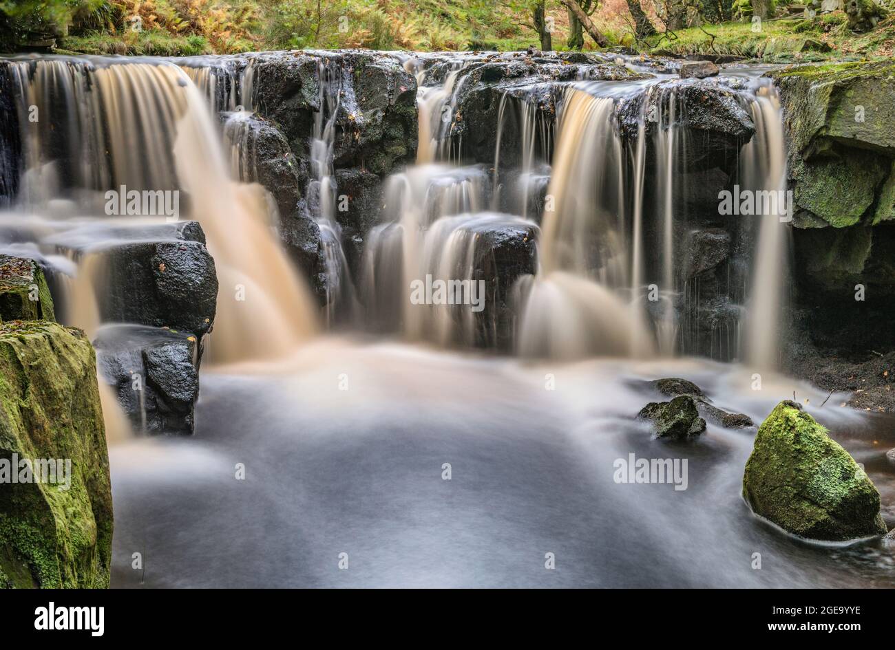 Nelly Ayre Foss Wasserfall in Spate. Stockfoto