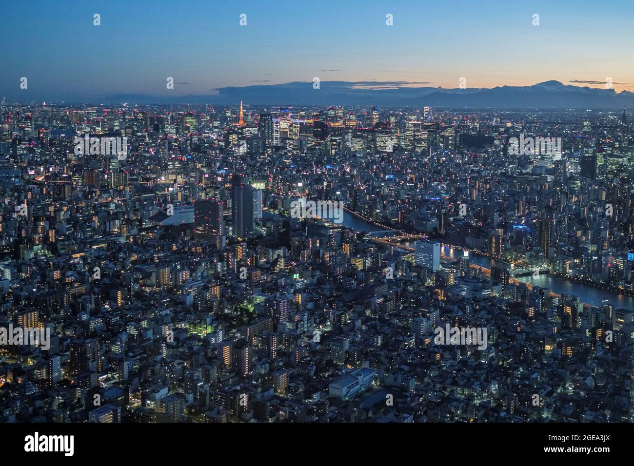 Buro Und Wohngebaude Sind Von Der Aussichtsplattform Des Tokyo Skytree Dem Hochsten Sendeturm Der Welt In Tokio Japan Am 18 August 2021 Zu Sehen Reuters Marko Djurica Stockfotografie Alamy