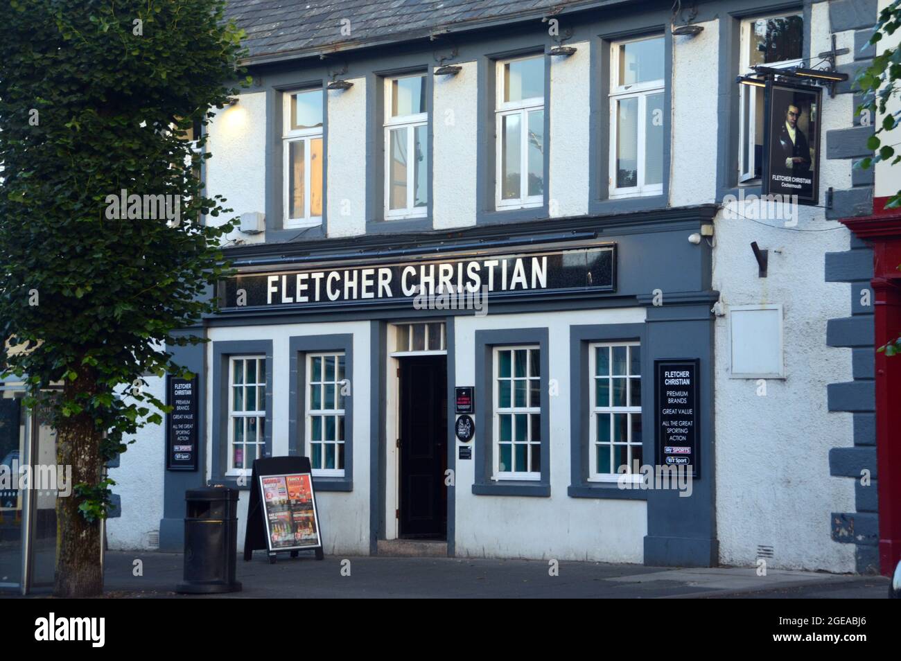 Die Fletcher Christian Tavern (Pub/Inn) an der Hauptstraße von Cockermouth im Lake District National Park, Cumbria, England, Großbritannien Stockfoto