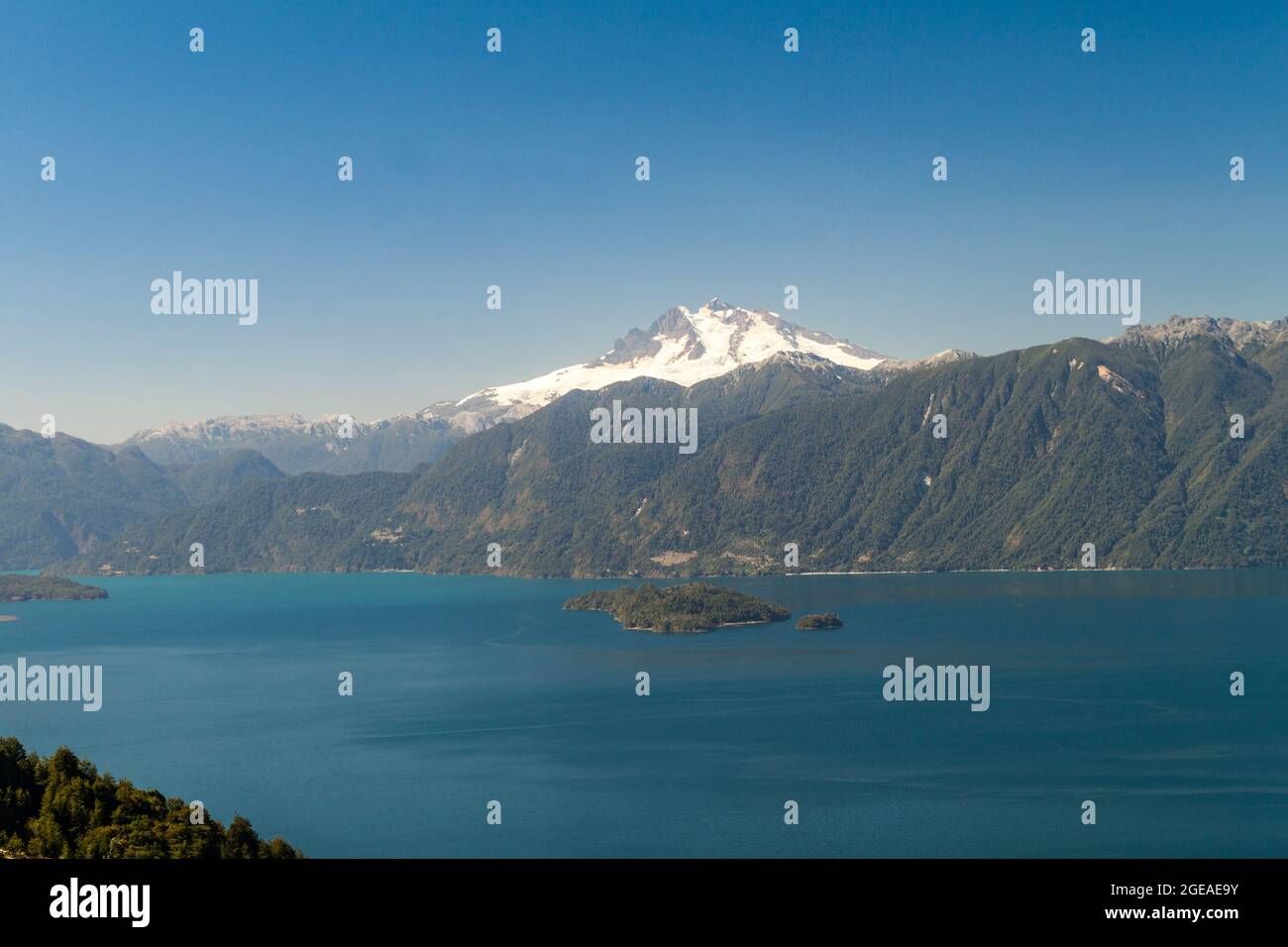Lago Todos los Santos (See aller Heiligen) mit Vulkan Monte Tronador im Hintergrund, Chile Stockfoto