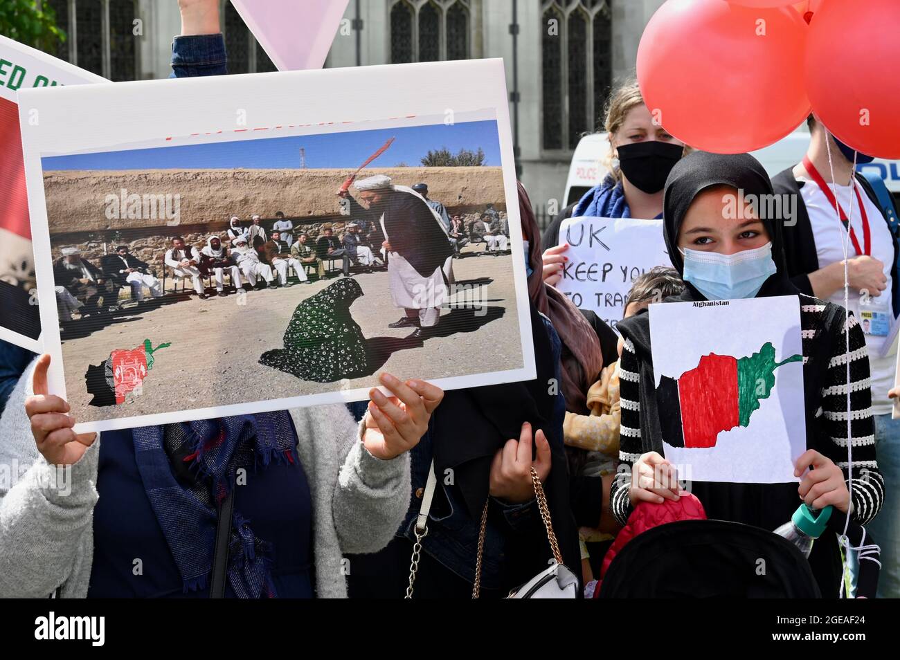 London, Großbritannien. August 2021. Britische Afghanen protestieren auf dem Parliament Square, als das Parlament aus der Sommerpause zurückgerufen wurde, um über die Übernahme Afghanistans durch die Taliban zu diskutieren. Kredit: michael melia/Alamy Live Nachrichten Stockfoto