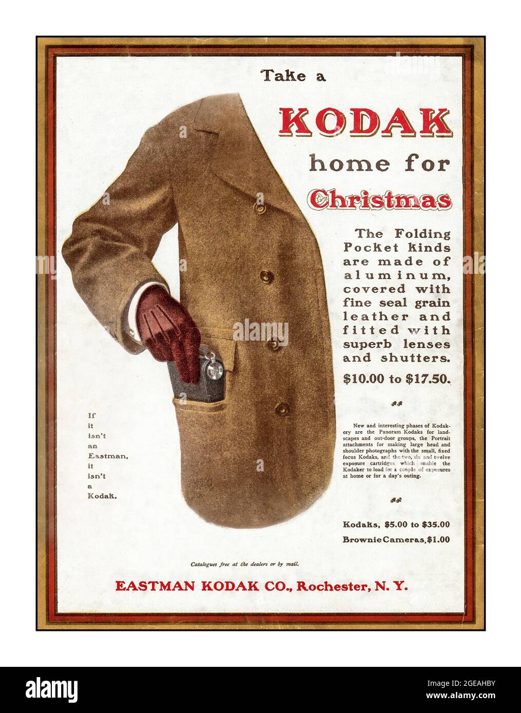 Die Kodak Press-Werbung im Vintage-Stil des 20. Jahrhunderts für eine faltbare Taschenkamera „Take a Kodak Home for Christmas“ zeigt einen gut gekleideten Mann, der eine Kodak-Kamera in seine Hosentasche schlüpft Eastman Kodak Company Rochester New York USA Stockfoto