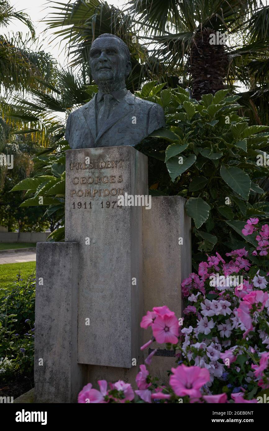 Cannes, Frankreich - 16. Juni 2021 - das Denkmal des ehemaligen Premierministers und späteren Präsidenten Georges Centre in Cannes an einem sonnigen Frühlingsmorgen Stockfoto