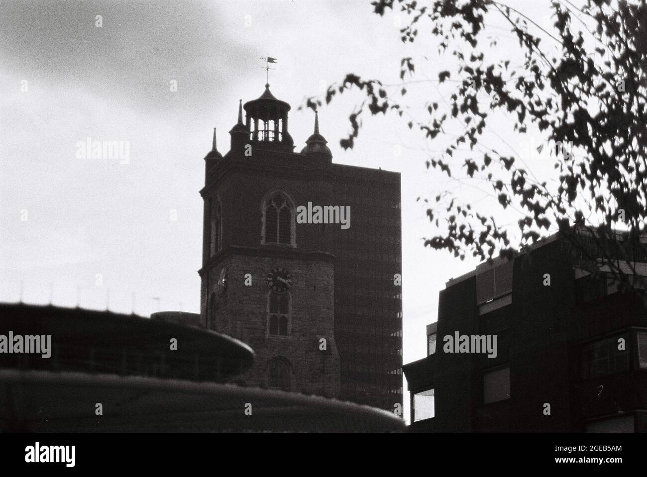 Eine Serie von Fotos, die auf dem barbican Estate auf 35mm in Schwarz-Weiß aufgenommen wurden Stockfoto