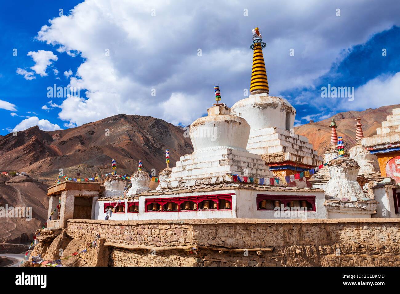 Das Lamayuru Kloster oder Gompa ist ein buddhistisches Kloster im tibetischen Stil im Dorf Lamayuru in Ladakh, Nordindien Stockfoto