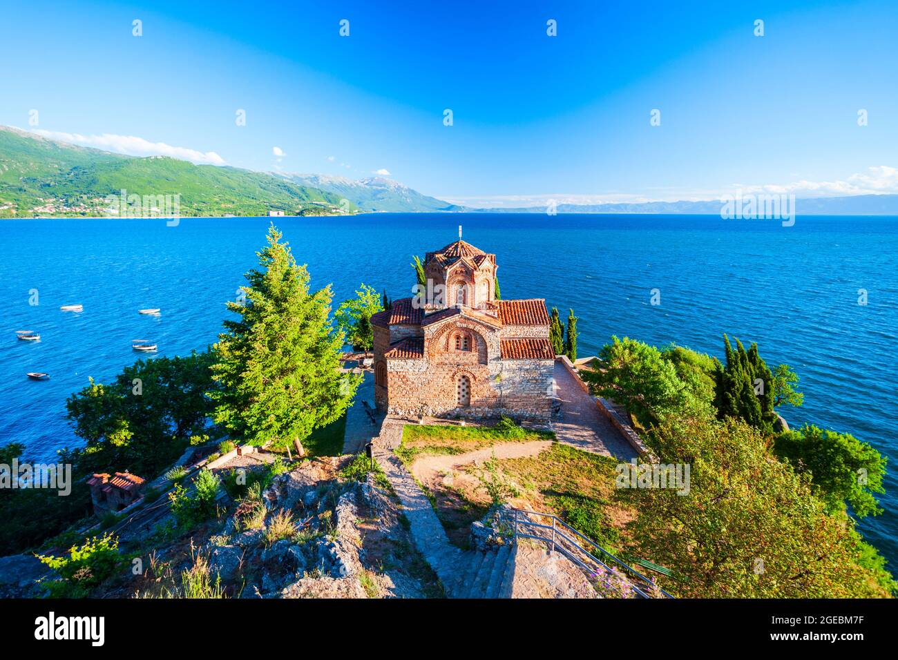 Saint John in Kaneo ist eine mazedonische orthodoxe Kirche in der Nähe von Kaneo Strand des Ohrid Sees in Ohrid Stadt, Nord-Mazedonien Stockfoto