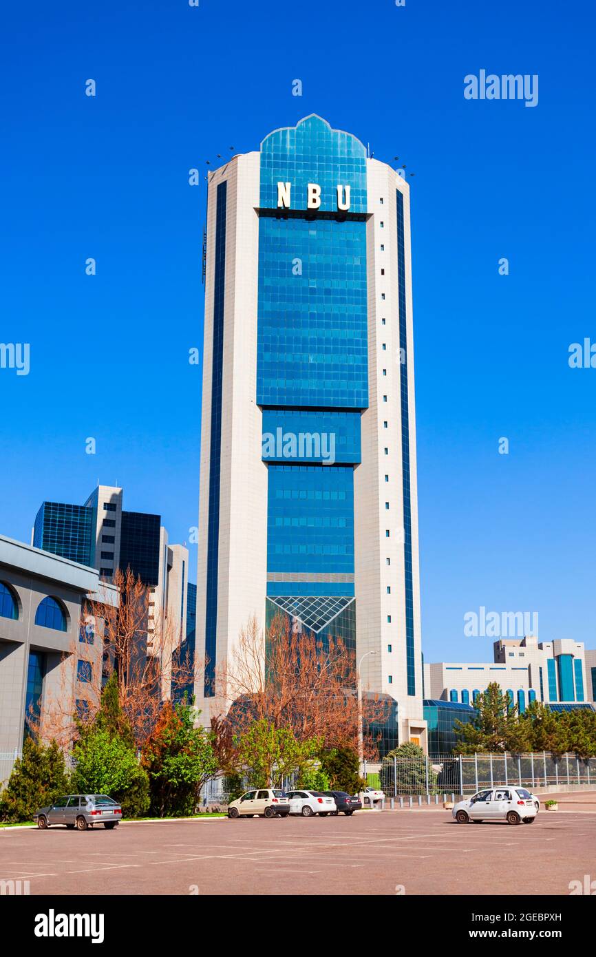 Taschkent, Usbekistan - 11. April 2021: Nationalbank der Republik Usbekistan für außenwirtschaftliche Aktivitäten oder NBU in Taschkent, Usbekistan Stockfoto