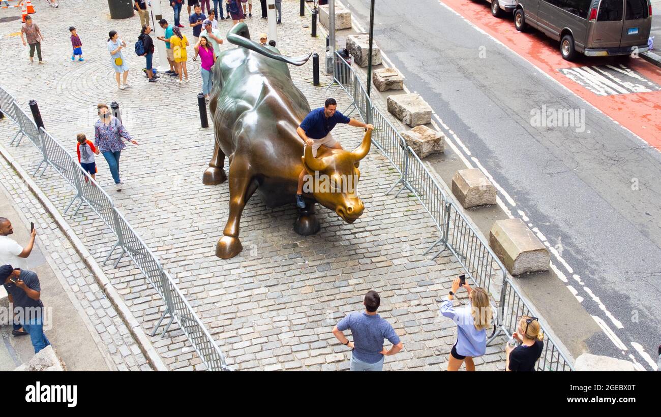 Charging Bull oder Wall Street Bull Statue, Downtown Manhattan, New York City, NY, USA Stockfoto