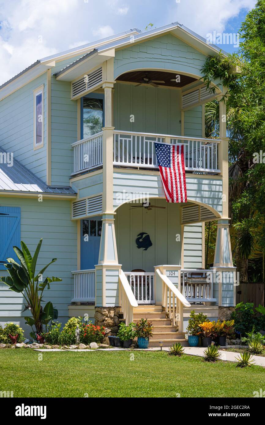 Florida Haus zeigt eine amerikanische Flagge auf Anastasia Island in St. Augustine, Florida. (USA) Stockfoto