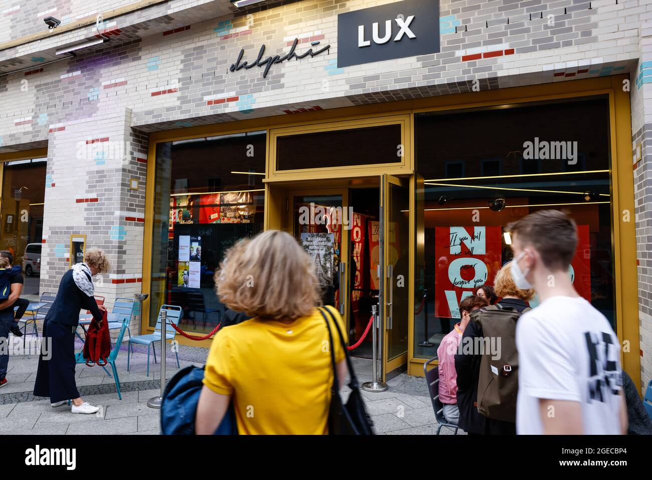 Berlin, Deutschland. August 2021. Außenansicht des Delphi Lux Kinos bei der Premiere des Films Now. Quelle: Gerald Matzka/dpa/Alamy Live News Stockfoto