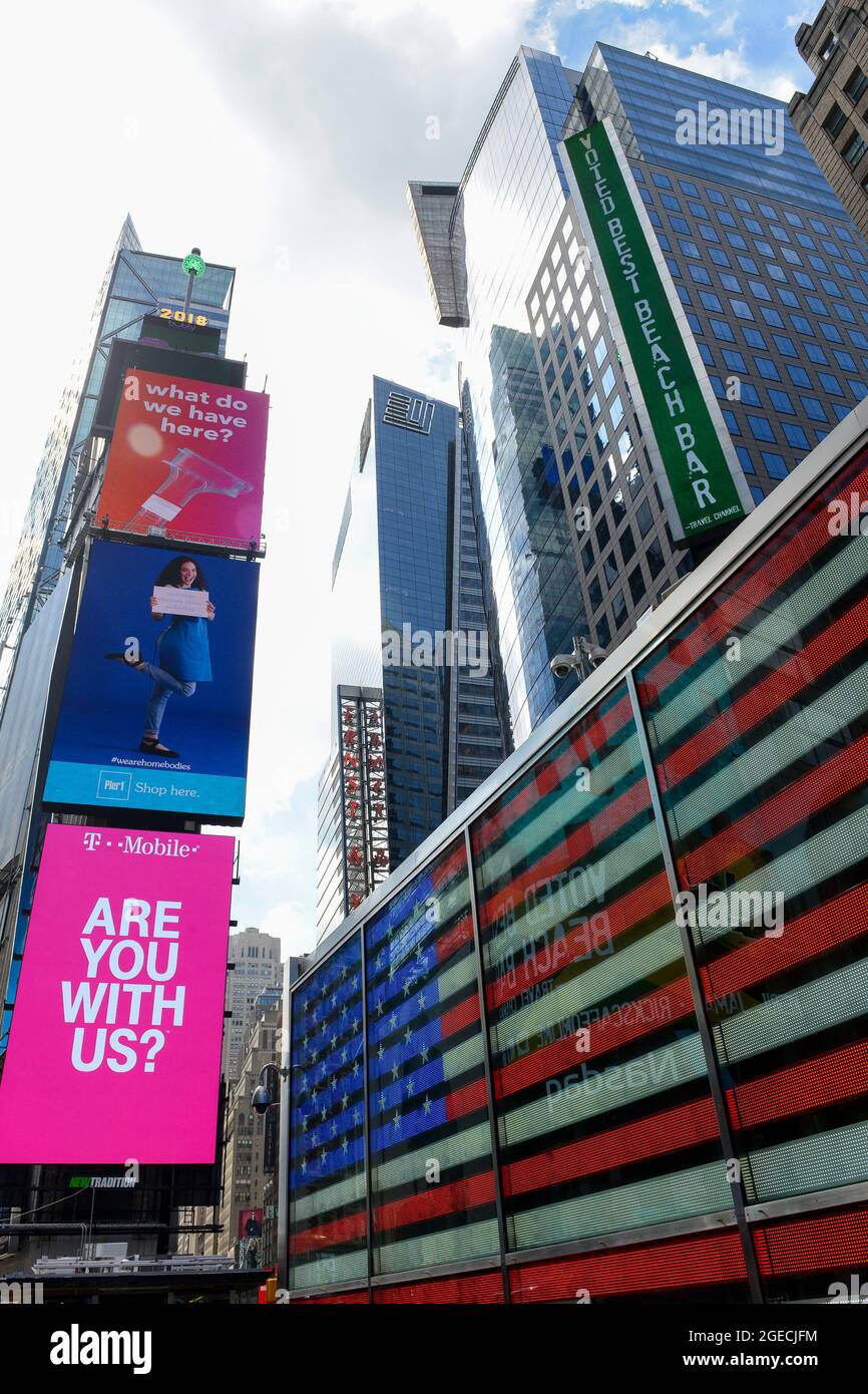 USA, New York City, Manhattan, Time Square an der Kreuzung Broadway und Seventh Avenue, T-Mobile advertising / USA, New York City, Manhattan, Time Square, Werbung des Mobilfunk Unternehmen T-Mobile Stockfoto