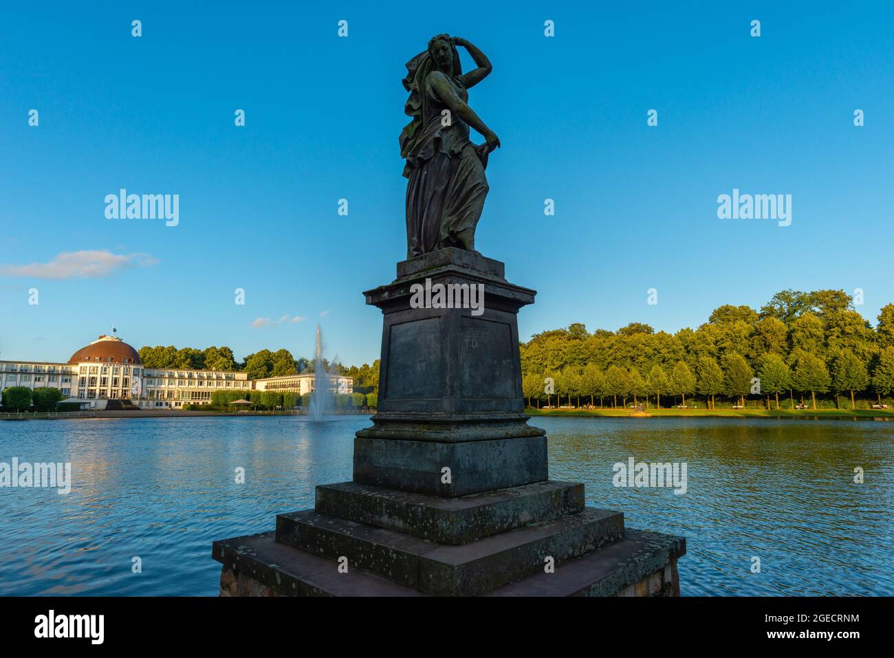 Das Parkhotel im Bürgerpark Hansestadt Bremen aus dem 19. Jahrhundert oder der Hauptstadtpark Hansestadt Bremen, Bundesland Bremen, Norddeutschland Stockfoto