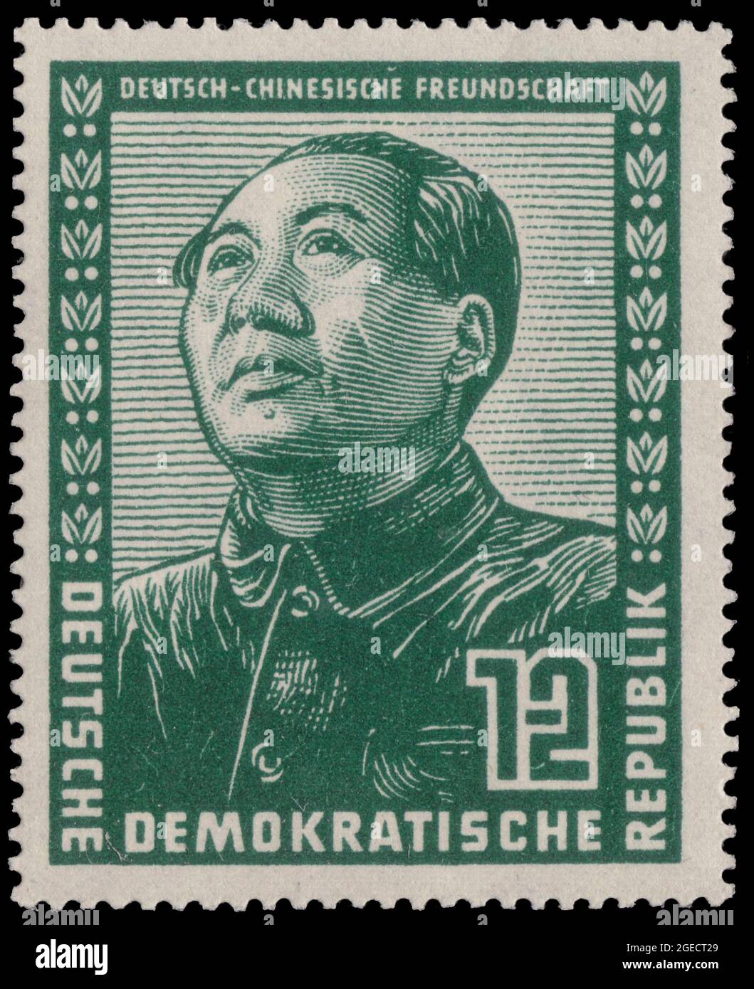 DDR (Deutsche Demokratische Republik), offizieller Name der ehemaligen DDR, zeigt Mao Zedong [Mao Tse-tung] 12PF Stockfoto