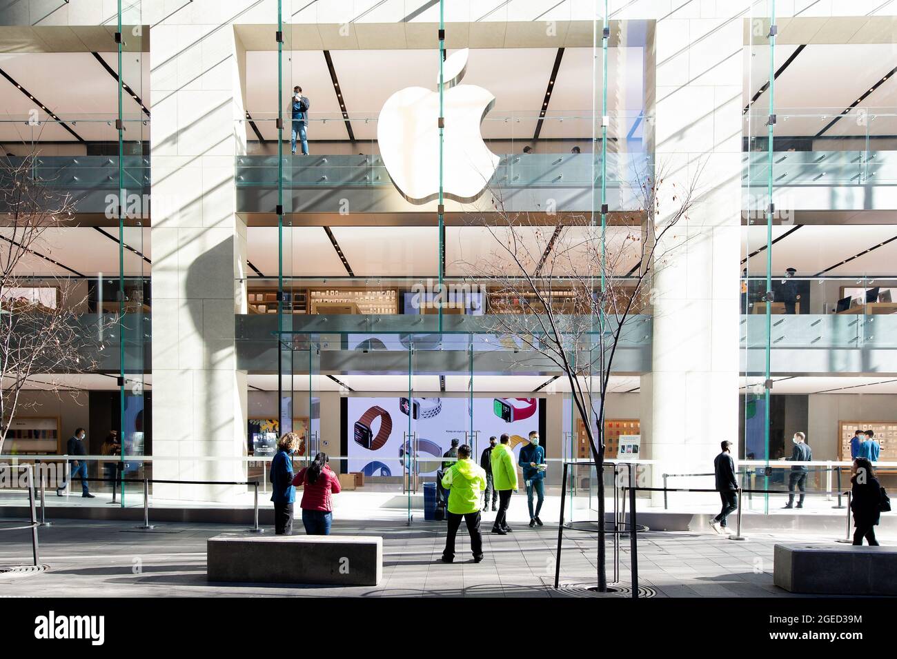 Sydney, Australien, 6. Juli 2020. Apple Store in der George Street Sydney, Australien. Sydney lockert weiterhin die Sperrungsbeschränkungen, da die Grenze zwischen New South Wales und Victoria am Dienstagabend ab 23.59 Uhr geschlossen wird Kredit: Pete Dovgan/Speed Media/Alamy Live News Stockfoto