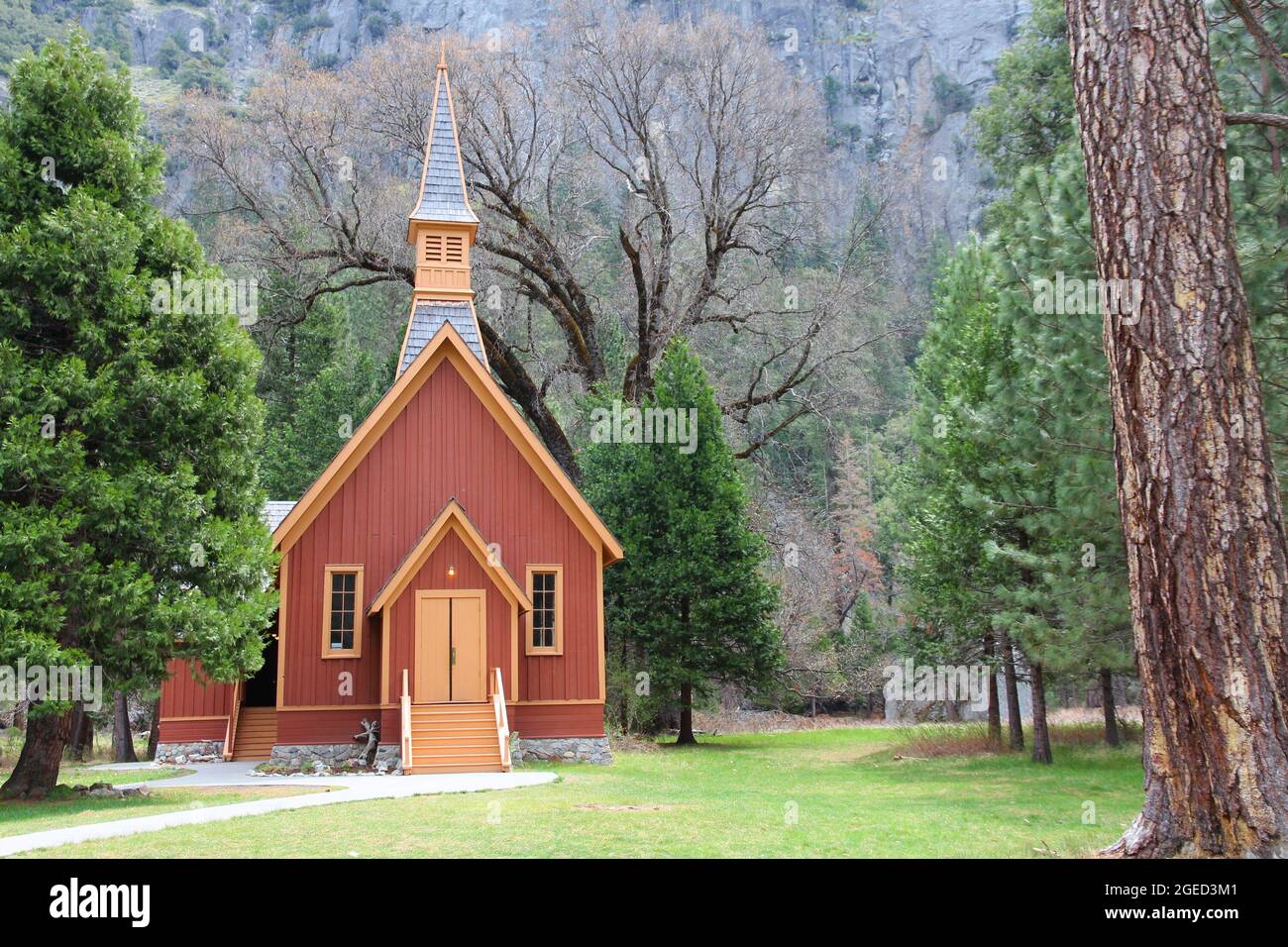 Yosemite Valley Chapel, kleine Holzkirche im Yosemite National Park. Stockfoto