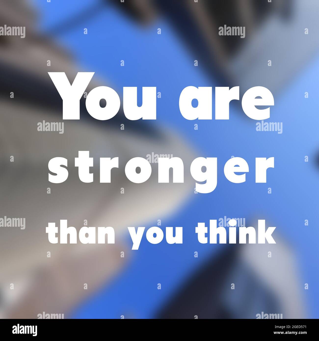 Sie sind stärker als Sie denken. Poster zum inspirierenden Angebot am Arbeitsplatz. Text zur Erfolgsmotivation. Stockfoto