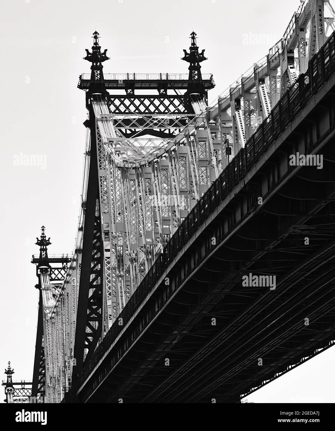 Schwarz-Weiß-Fotografie der Queensborough Bridge in New York City Stockfoto