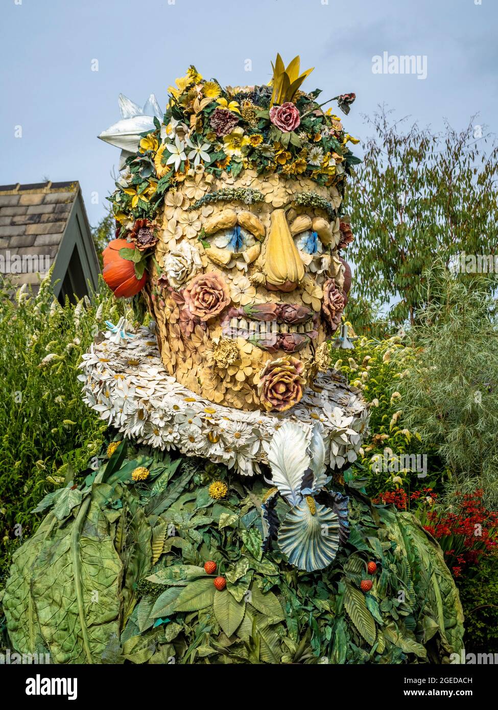 Frühling: Großformatige Skulptur, Teil der vier Jahreszeiten von Philip Haas, inspiriert von Giuseppe Arcimboldos Gemälden. Stockfoto