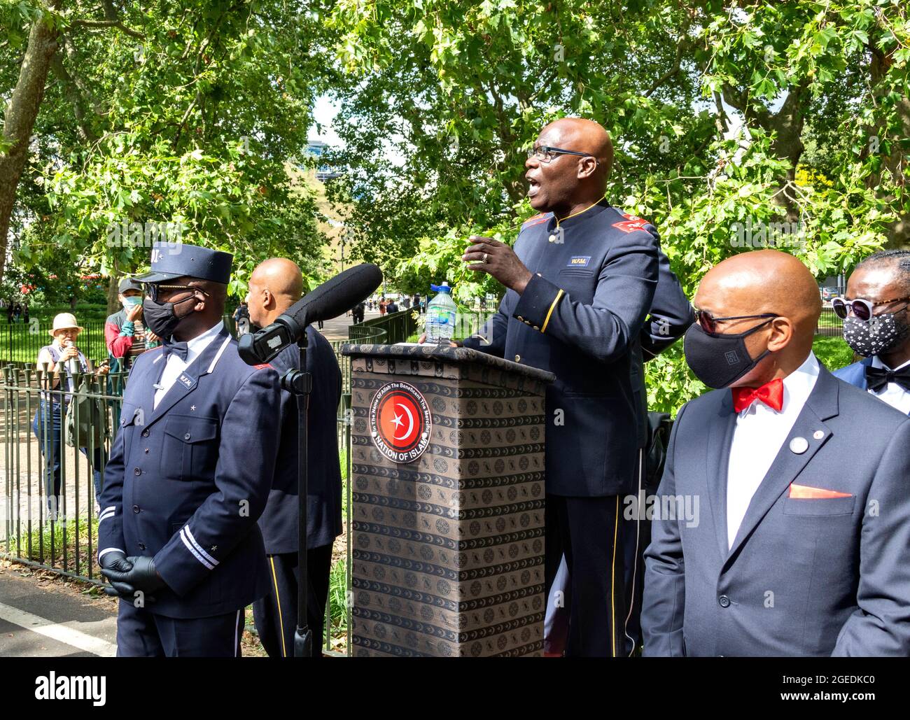 DIE SPRECHER DES LONDONER HYDE PARKS SIND MIT VIER BODYGUARDS AN DIE SPRECHER DER NATION OF ISLAM HERANGETRETEN Stockfoto