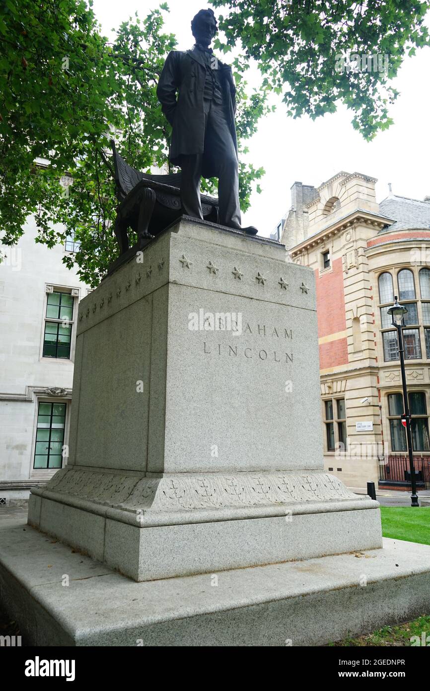 Eine Statue von Abraham Lincoln auf dem Parliament Square, London, England, Großbritannien Stockfoto