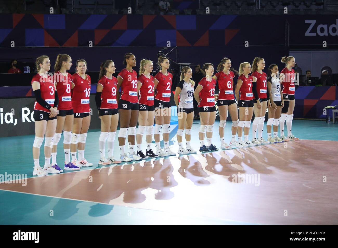 Schweiz Team vor CEV EuroVolley 2021 Frauen-Volleyballspiel zwischen Kroatien und der Schweiz - Kresimir Cosic Hall in Zadar, Kroatien Stockfoto