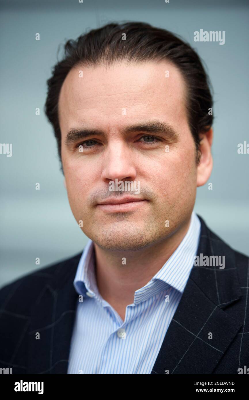 19. August 2021, Schleswig-Holstein, Rendsburg: Philipp Maracke, Geschäftsführer der Flensburger Schiffbau Gesellschaft mbH und der Nobiskrug GmbH, nimmt an einem Pressebriefing nach der Übernahme der Nobiskrug-Werft durch die Flensburger Schiffbau Gesellschaft am Standort Nobiskrug am Nord-Ostsee-Kanal Teil. Beide Schiffbauunternehmen sind Teil der Tennor Holding. Foto: Gregor Fischer/dpa Stockfoto