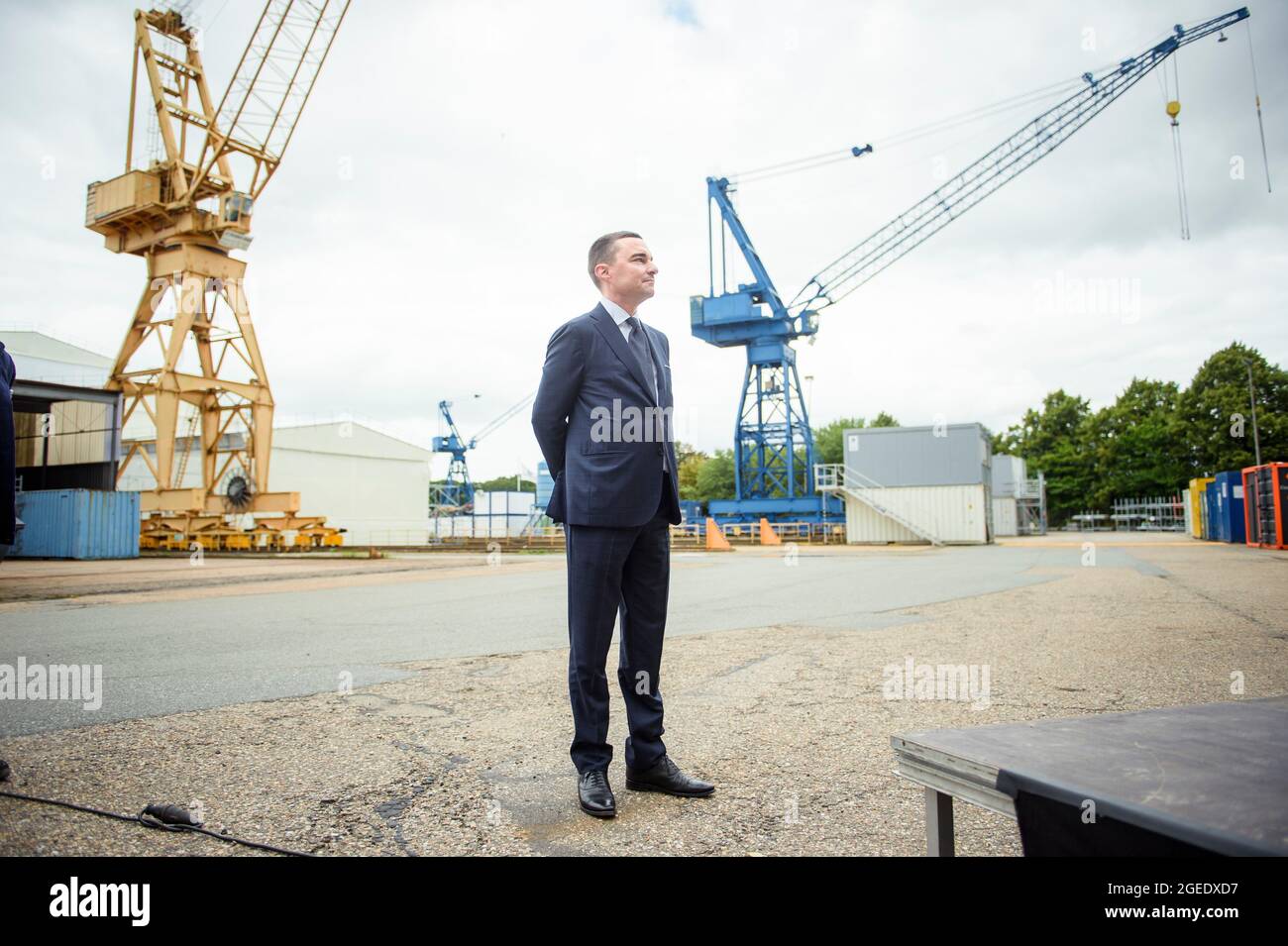 Rendsburg, Deutschland. August 2021. Lars Windhorst, Unternehmer und Vorsitzender der Tennor Holding, kommt nach der Übernahme der Werft Nobiskrug durch die Flensburger Schiffbau Gesellschaft am Standort Nobiskrug am Nord-Ostsee-Kanal zu einem Pressebriefing. Beide Schiffbauunternehmen sind Teil der Tennor Holding. Quelle: Gregor Fischer/dpa/Alamy Live News Stockfoto