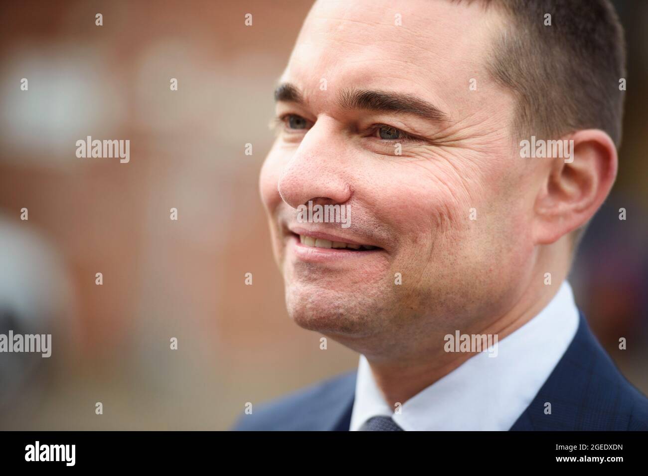 Rendsburg, Deutschland. August 2021. Lars Windhorst, Unternehmer und Vorsitzender der Tennor Holding, kommt nach der Übernahme der Werft Nobiskrug durch die Flensburger Schiffbau Gesellschaft am Standort Nobiskrug am Nord-Ostsee-Kanal zu einem Pressebriefing. Beide Schiffbauunternehmen sind Teil der Tennor Holding. Quelle: Gregor Fischer/dpa/Alamy Live News Stockfoto