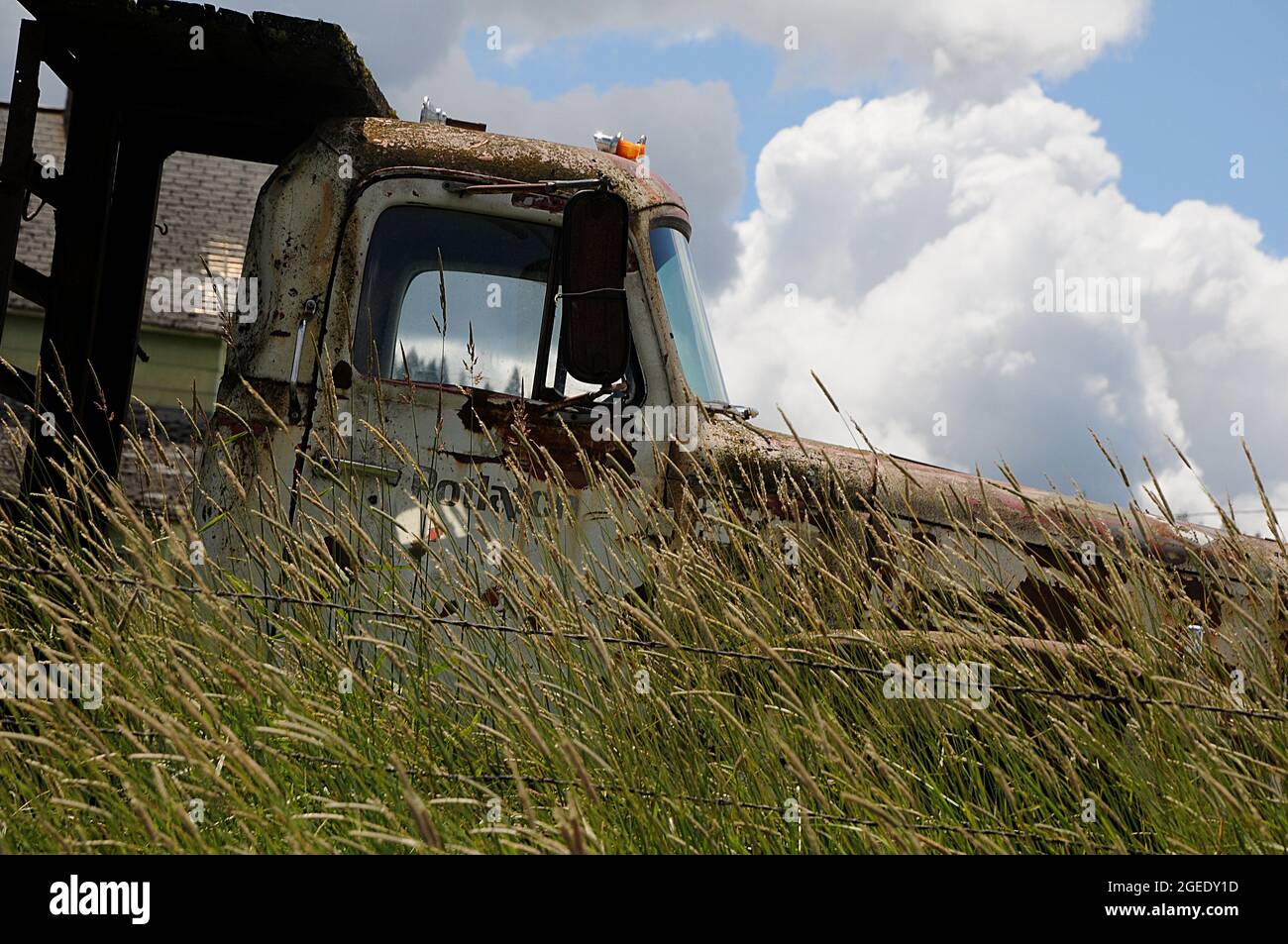 southwick/Nez Perce County/Idaho/USA. 23.Juni 2018.-Alte Scheunen und Autos und Picknicks als Müll oder Kunst oder alte Geschichte der Vereinigten Staaten von Amerika. Und alte Lebensweise Southwick Nez Perce County nördlichen Idaho. (Foto.Francis Dean / Deanpictures. Stockfoto