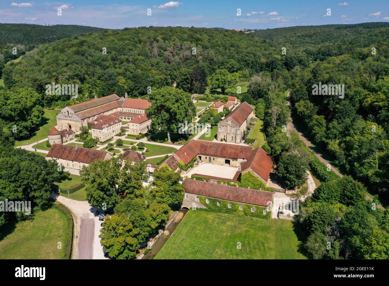 Luftaufnahme der Abtei von fontenay in bourgogne, die zum unesco-Weltkulturerbe gehört Stockfoto