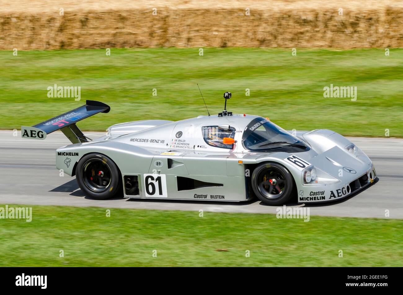 Mercedes Benz C11 Gruppe C Sport-Prototyp-Rennwagen fährt auf der Bergaufstiegsstrecke beim Goodwood Festival of Speed-Motorsportevent 2014. Stockfoto