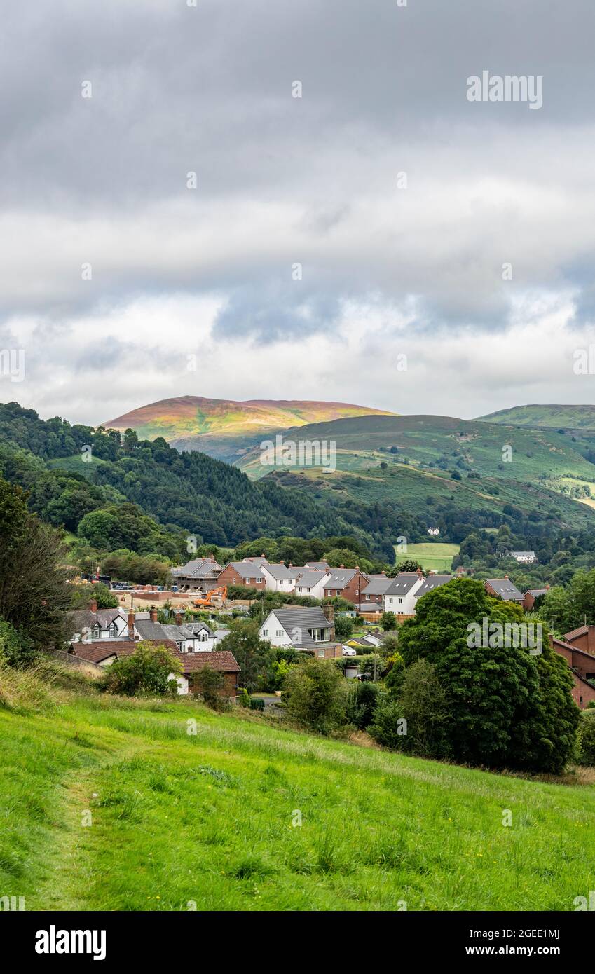 Neue Wohnsiedlung am Stadtrand von Llangollen, Nordwales. Stockfoto