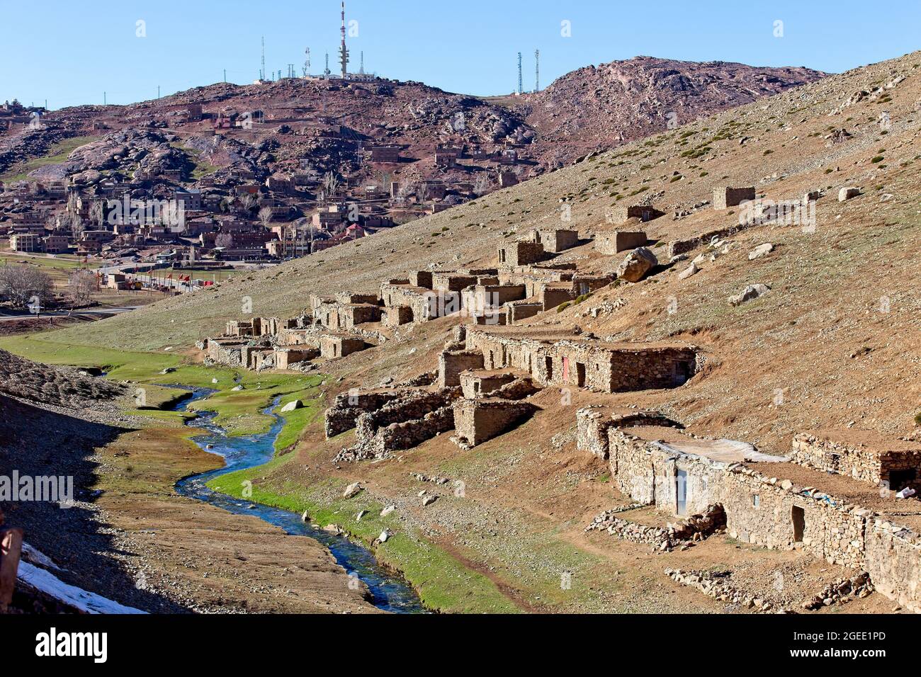Ein verlassenes Dorf im Hohen Atlas in der Nähe von Oukaimeden, Marokko. Stockfoto