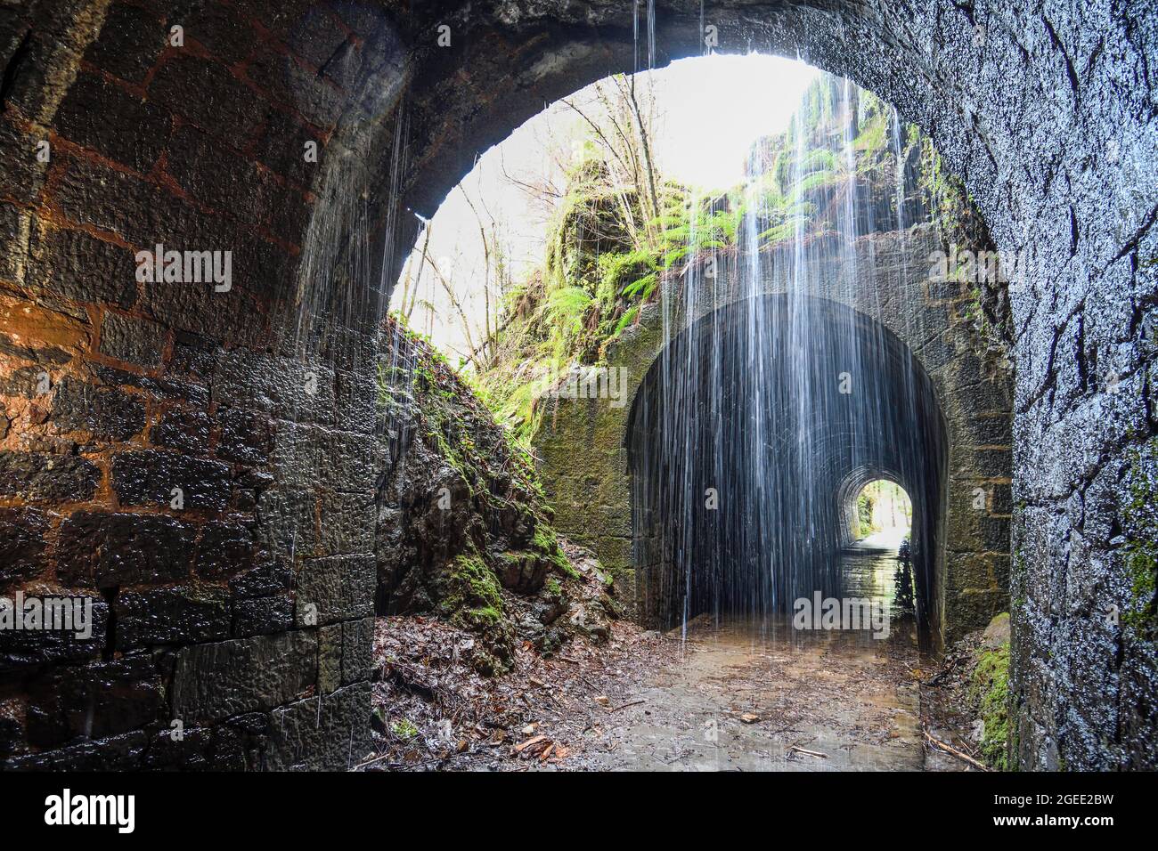 Alter Bergbautunnel des Monte Alén in Sopuerta Bizkaia Stockfoto