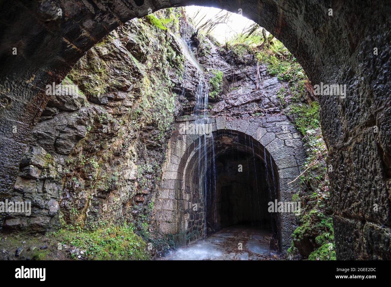 Alter Bergbautunnel des Monte Alén in Sopuerta Bizkaia Stockfoto