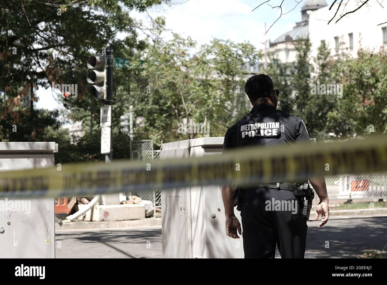 Washington DC. USA, 19. August 2021: US Capitol Police (USCP) untersucht am Donnerstag, dem 19. August 2021, eine LKW-Bombe in der First Street, Südosten zwischen der Library of Congress Thomas Jefferson Building und dem US Capitol. Quelle: Ken Cedeno/CNP /MediaPunch Quelle: MediaPunch Inc/Alamy Live News Stockfoto