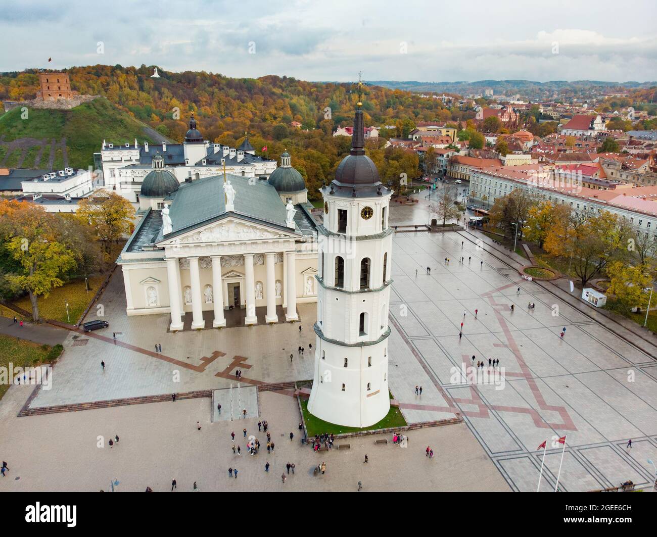 Luftaufnahme des Domplatzes, Hauptplatz der Altstadt von Vilnius, ein wichtiger Ort im öffentlichen Leben der Stadt, befindet sich an der Kreuzung der m Stockfoto