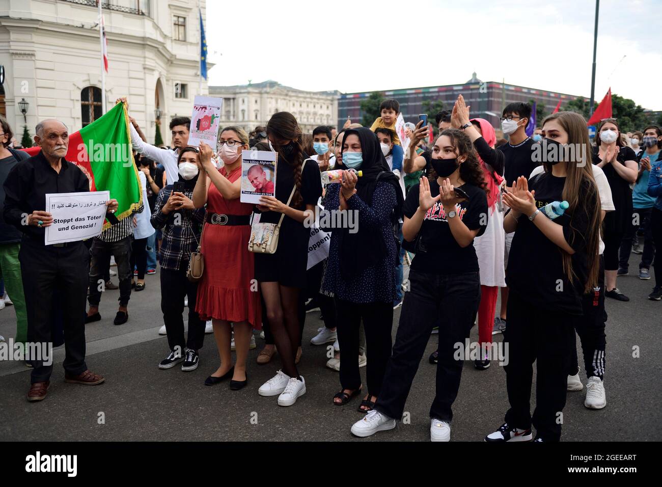 Wien, Österreich. August 2021. Demonstration der Solidarität mit der Bevölkerung Afghanistans. Rettet jetzt Leben! Quelle: Franz Perc / Alamy Live News Stockfoto