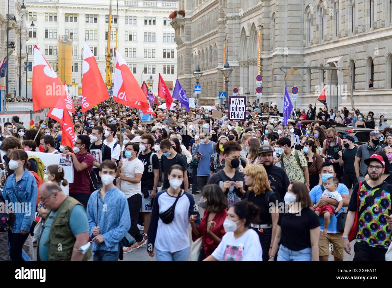 Wien, Österreich. August 2021. Demonstration der Solidarität mit der Bevölkerung Afghanistans. Rettet jetzt Leben! Quelle: Franz Perc / Alamy Live News Stockfoto