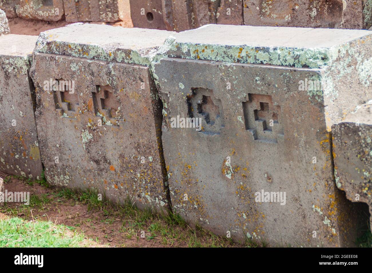 Präzise geschnitzter Stein in den Pumapunku Ruinen, präkolumbianische archäologische Stätte, Bolivien Stockfoto
