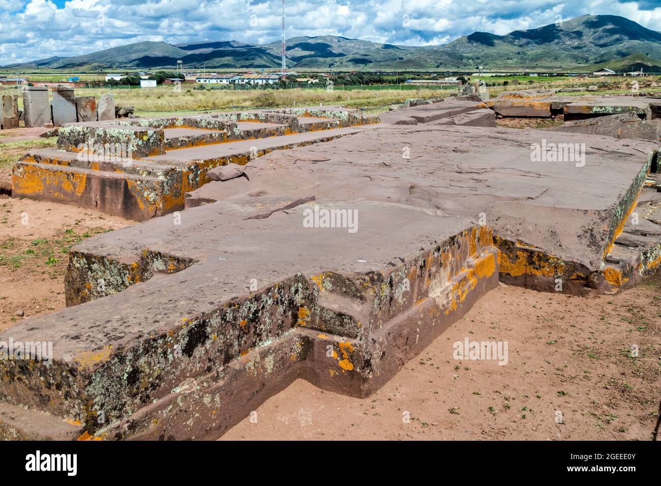 Plataforma Litica, 131 Tonnen schwere Steine in den Pumapunku Ruinen, präkolumbianische archäologische Stätte, Bolivien Stockfoto